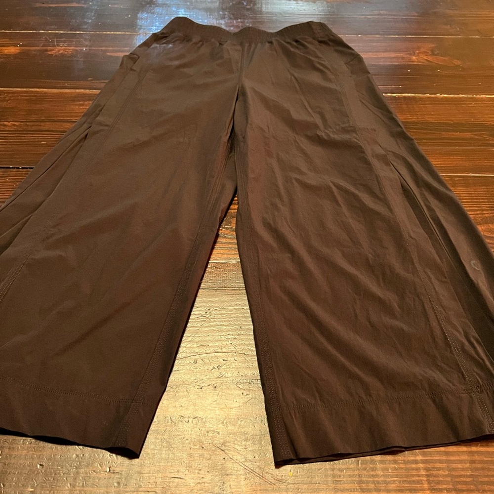 Black Zyia Active Crop Pants - Large